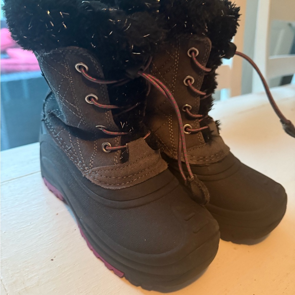 Cute gray, black and pink winter boots girls size 2
